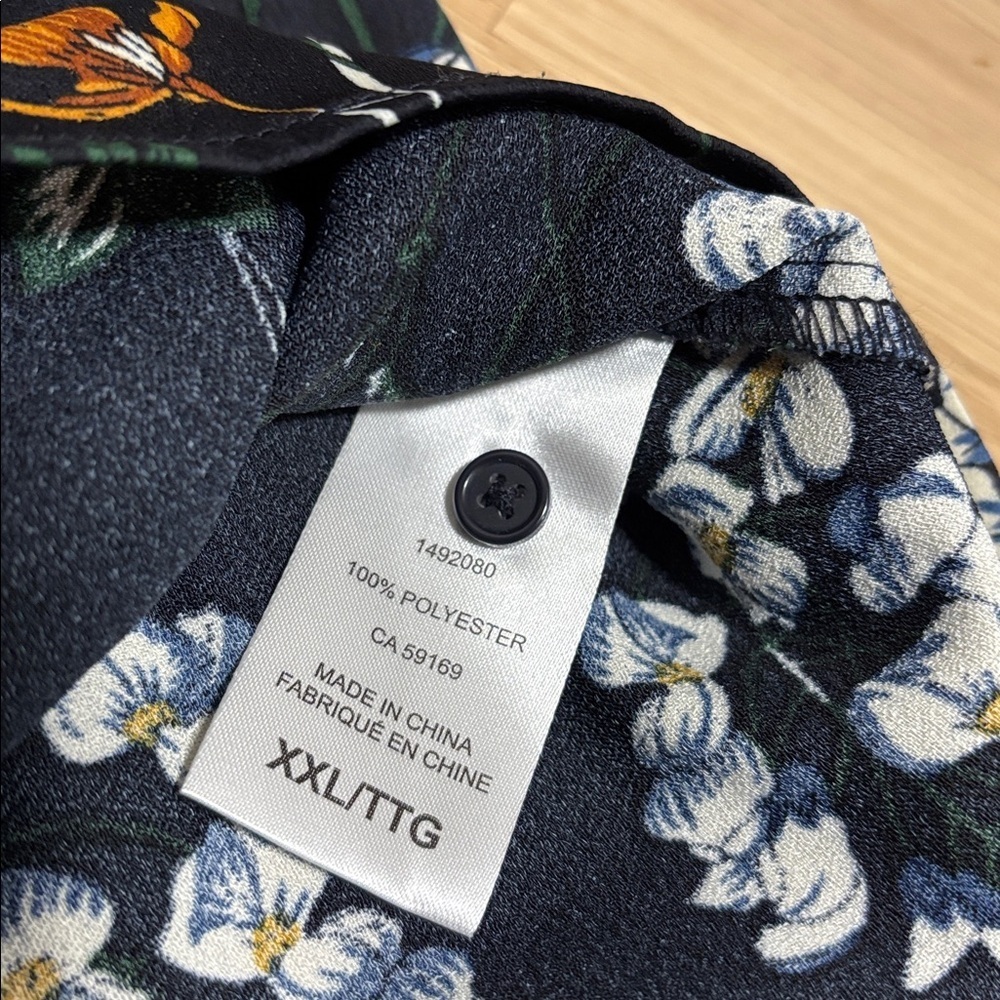 037 MARIO SERRANI (XXL) Floral Sleeveless Blouse Italy Navy Key Hole Back Hi-Lo - Picture 8 of 15